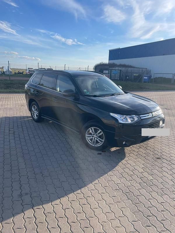 Gebraucht Mitsubishi Outlander 150 PS (110 kW) 2014 Schwarz SUV