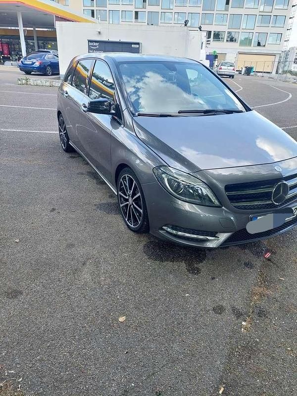Grau Gebraucht 2013 Mercedes B180 Van / Kleinbus | 8.900 € - Bild 1/4