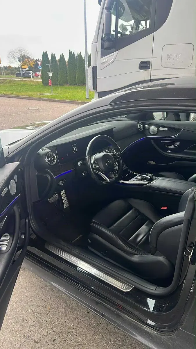 Gebraucht Mercedes E220 AMG 194 PS (142 kW) 2018 Schwarz Coupé