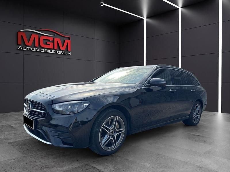 Schwarz Gebraucht 2020 Mercedes E300 AMG line Limousine | 24.750 € (Fairer Preis) - Bild 1/4