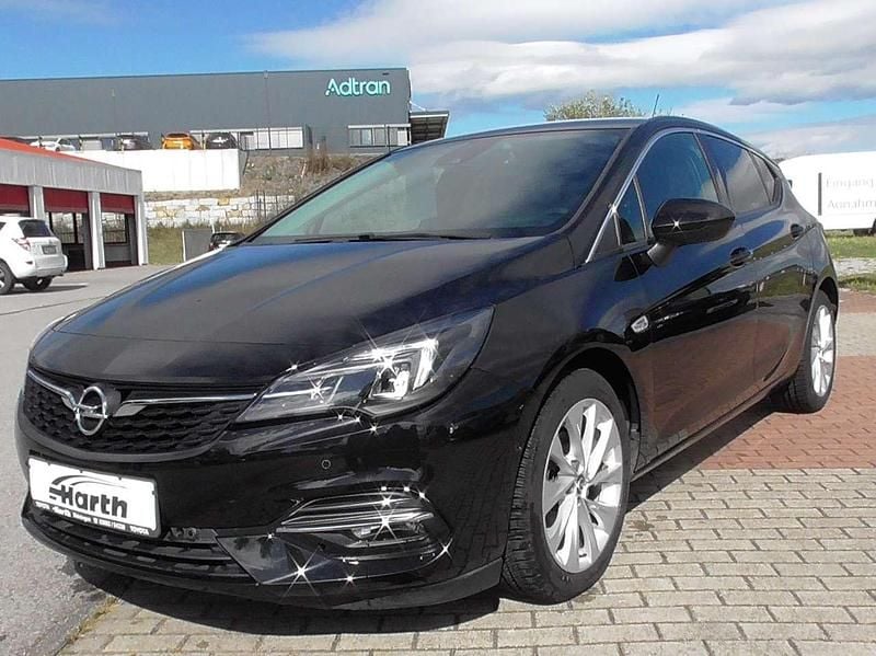 Onyx schwarz Gebraucht 2020 Opel Astra Elegance Limousine | 15.650 € (Fairer Preis) - Bild 1/4