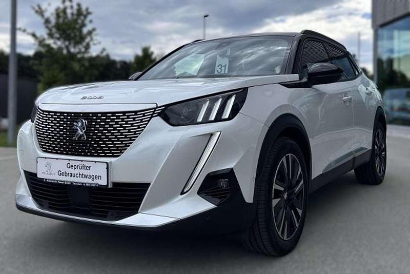 Gebraucht Peugeot e-2008 GT 100 kW (136 PS) 2021 Perlmutt weiß perleffekt SUV