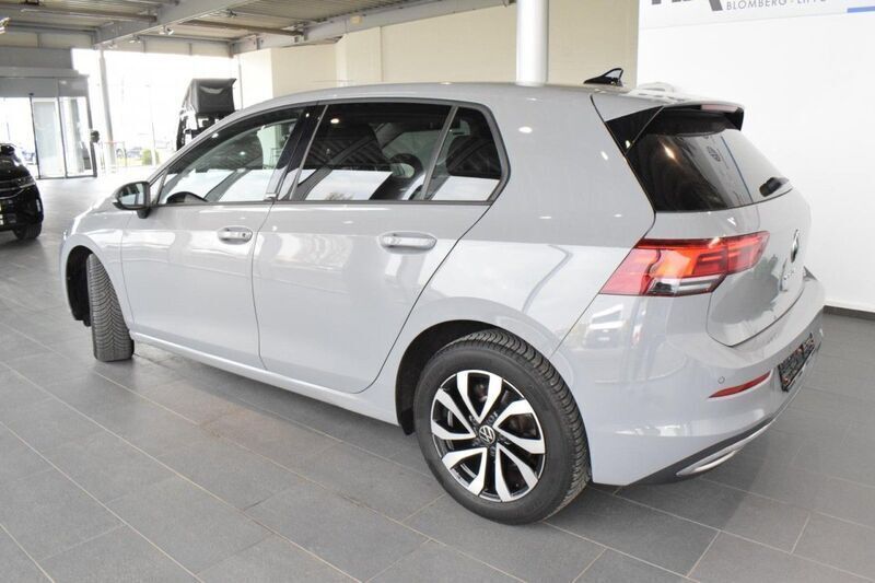Gebraucht VW Golf VIII Active 110 PS (80 kW) 2021 Grau Kleinwagen
