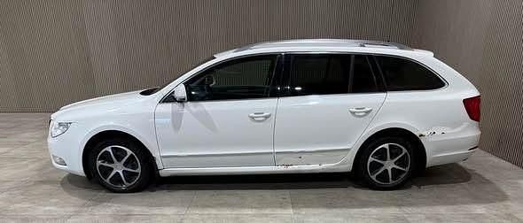 Gebraucht Skoda Superb 140 PS (102 kW) 2011 Weiß Limousine