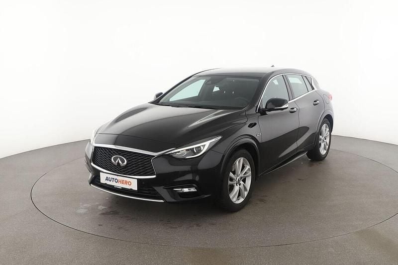Schwarz Gebraucht 2017 Infiniti Q30 Kleinwagen | 18.620 € - Bild 1/3