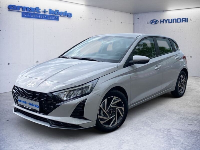 Grau Gebraucht 2025 Hyundai i20 Trend Limousine | 23.370 € (Teuer) - Bild 1/4