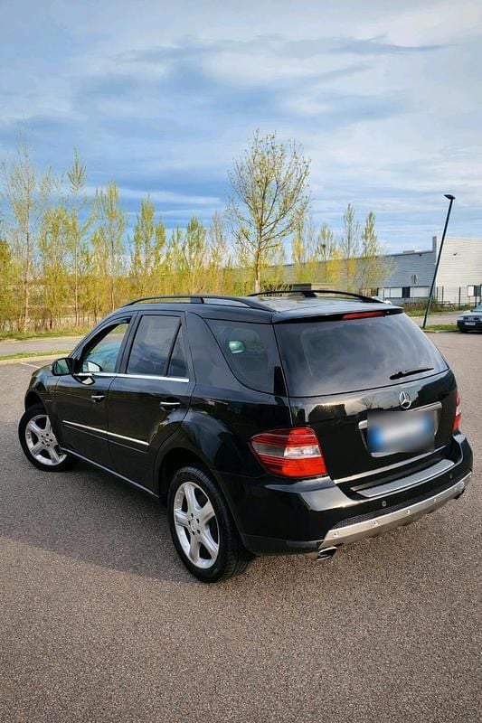 Gebraucht Mercedes ML320 224 PS (164 kW) 2007 Schwarz SUV