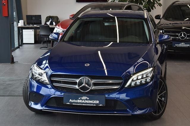 Blau Gebraucht 2020 Mercedes C300e Avantgarde Limousine | 22.550 € (Guter Preis) - Bild 1/4