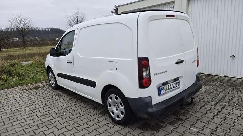 Gebraucht Peugeot TePee Active 92 PS (67 kW) 2017 Weiß Kombi