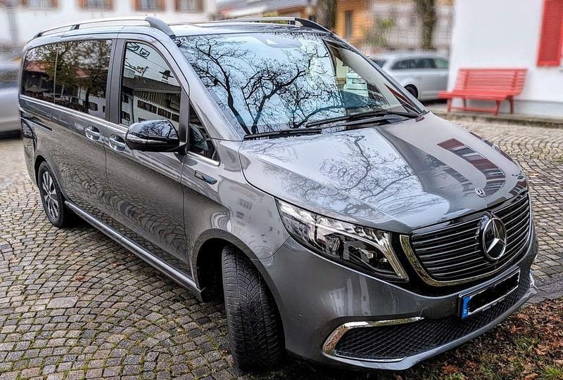 Silber Gebraucht 2020 Mercedes EQV300 Avantgarde Van / Kleinbus | 41.200 € (Fairer Preis) - Bild 1/4