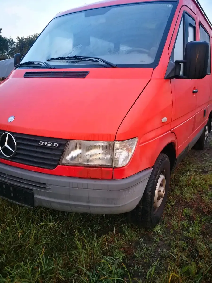 Gebraucht Mercedes Sprinter 122 PS (89 kW) 1998 Rot Van