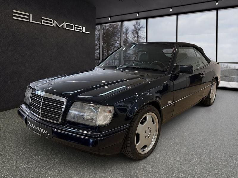 Gebraucht Mercedes E220 AMG 150 PS (110 kW) 1997 Blau Cabrio