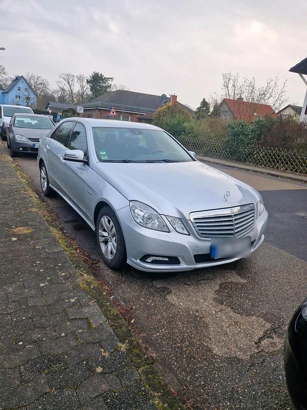 Gebraucht Mercedes E220 170 PS (125 kW) 2008 Silber Limousine