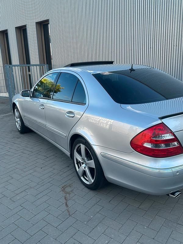 Gebraucht Mercedes E240 177 PS (130 kW) 2003 Silber Limousine