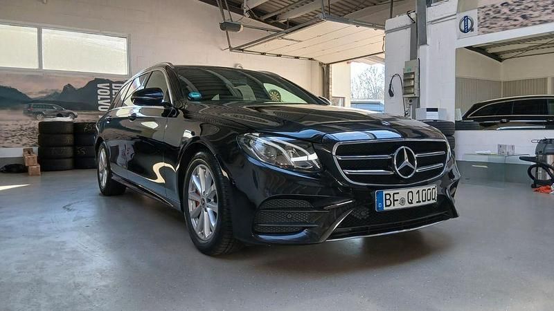 Gebraucht Mercedes E220 AMG line 194 PS (142 kW) 2020 Schwarz Limousine