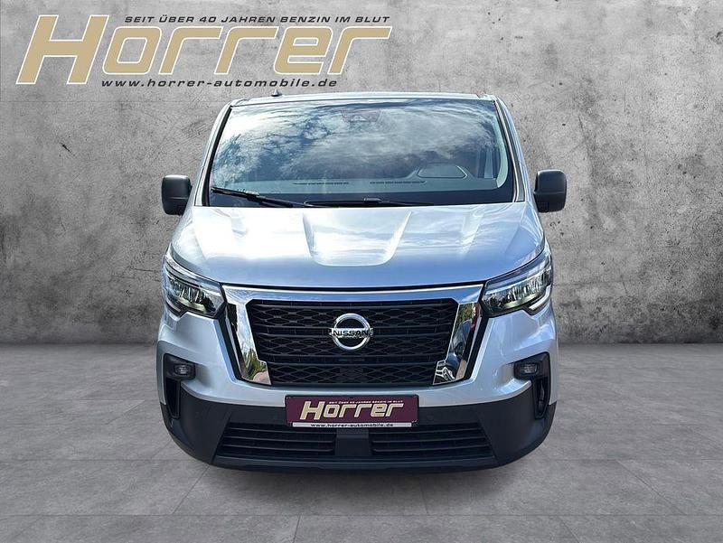 Grau Gebraucht 2021 Nissan NV300 N-Connecta Van | 27.890 € (Etwas zu teuer) - Bild 1/4