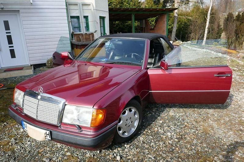 Gebraucht Mercedes E300 220 PS (161 kW) 1992 Rot Cabrio