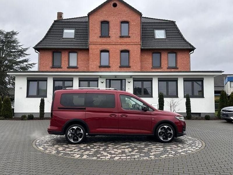 Gebraucht Ford Tourneo Active 122 PS (89 kW) 2025 Rot Van / Kleinbus