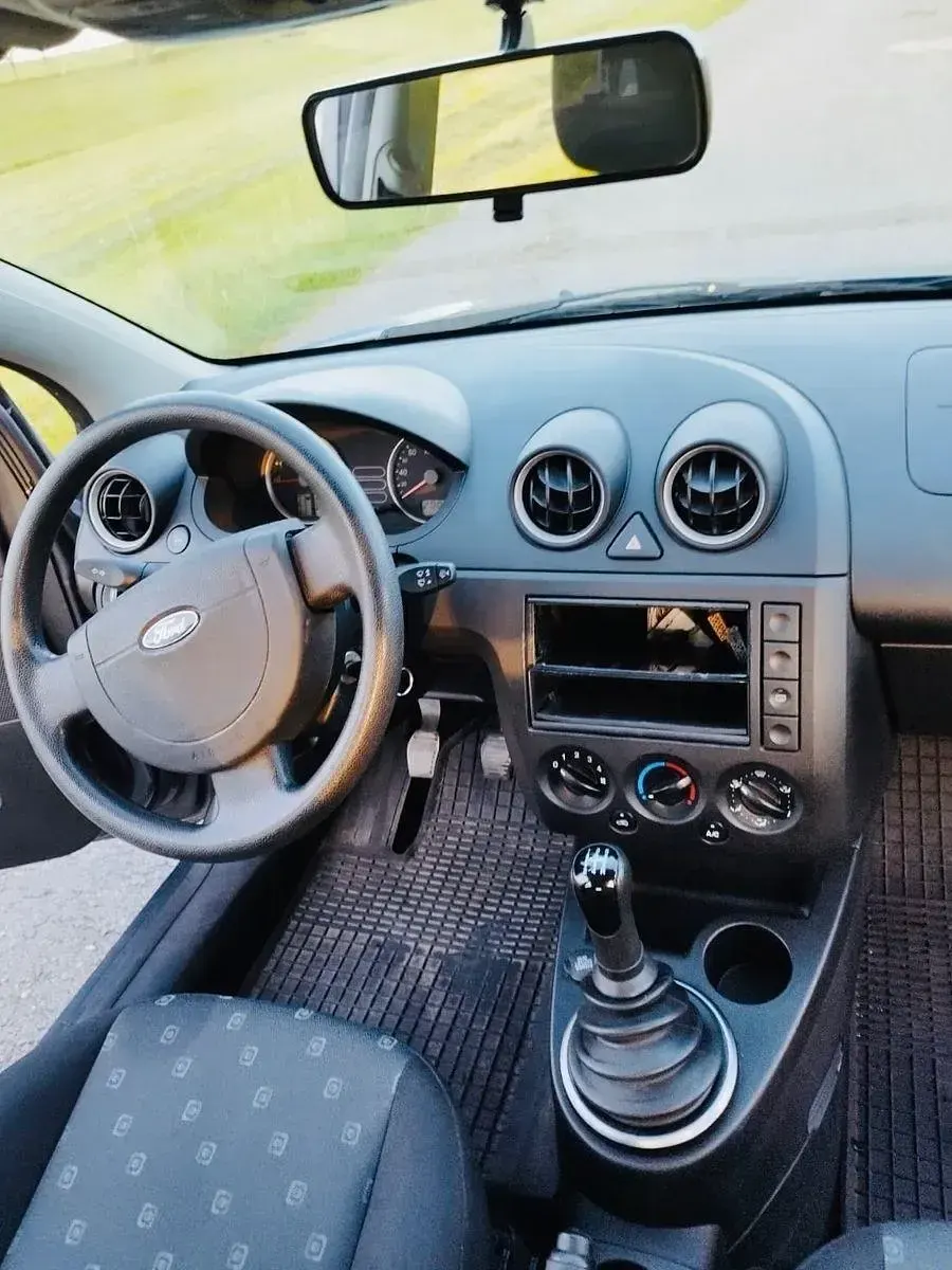 Gebraucht Ford Fiesta 60 PS (44 kW) 2005 Grau Kleinwagen