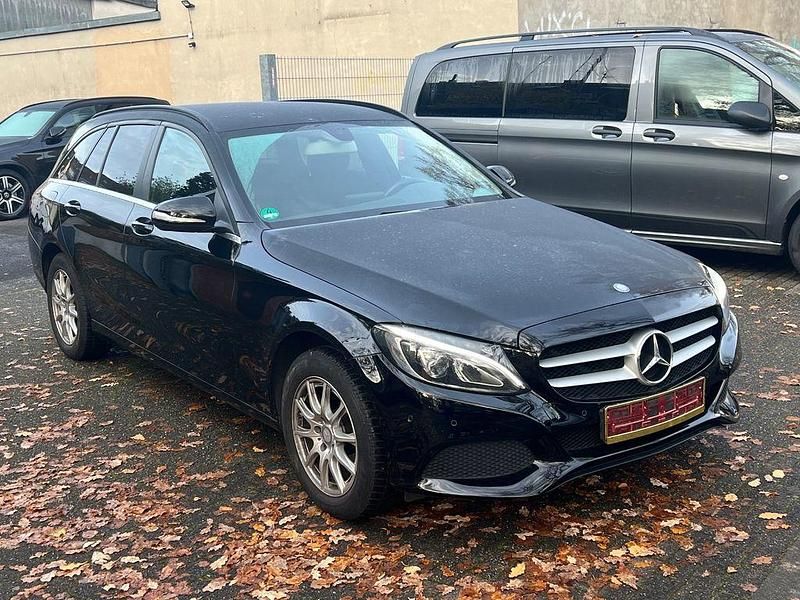 Gebraucht Mercedes C180 156 PS (114 kW) 2015 Schwarz Limousine