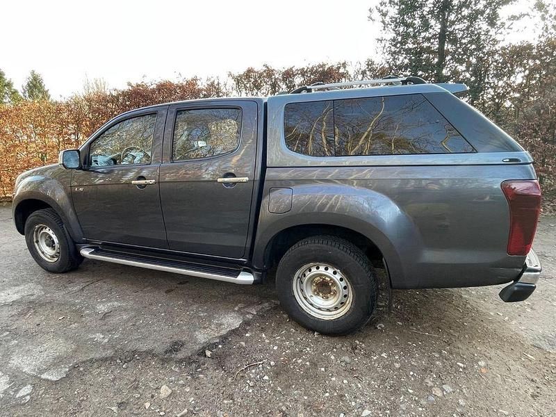 Gebraucht Isuzu D-Max 163 PS (119 kW) 2019 Grau SUV