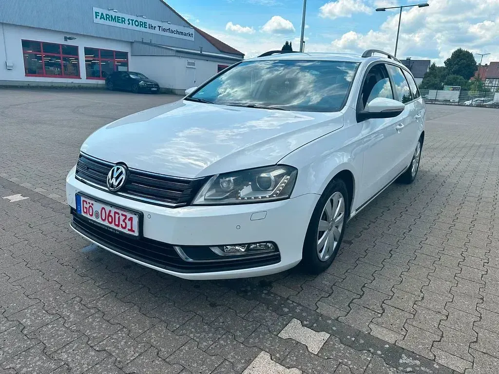 Gebraucht VW Passat Trendline 105 PS (77 kW) 2011 Weiß Kombi