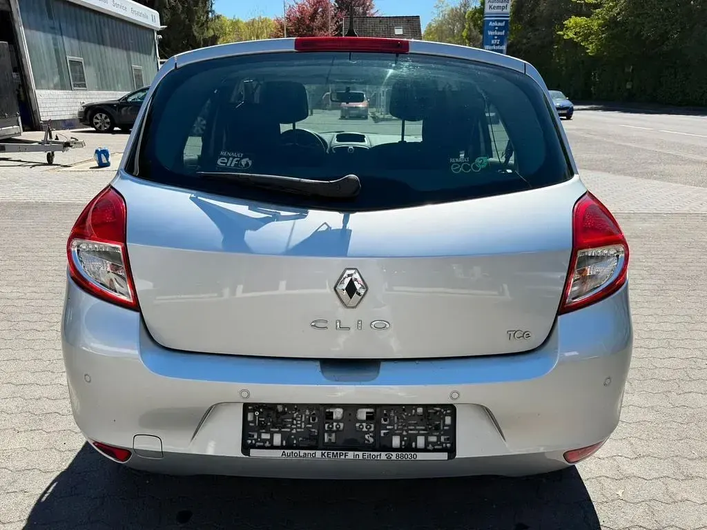 Gebraucht Renault Clio III Dynamique 101 PS (74 kW) 2011 Grau Limousine