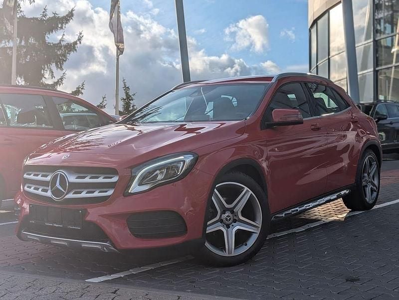Gebraucht Mercedes GLA180 AMG line 122 PS (89 kW) 2019 Rot (jupiterrot) SUV