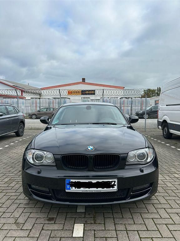 Schwarz Gebraucht 2010 BMW 118 Kleinwagen | 6.600 € (Etwas zu teuer) - Bild 1/4