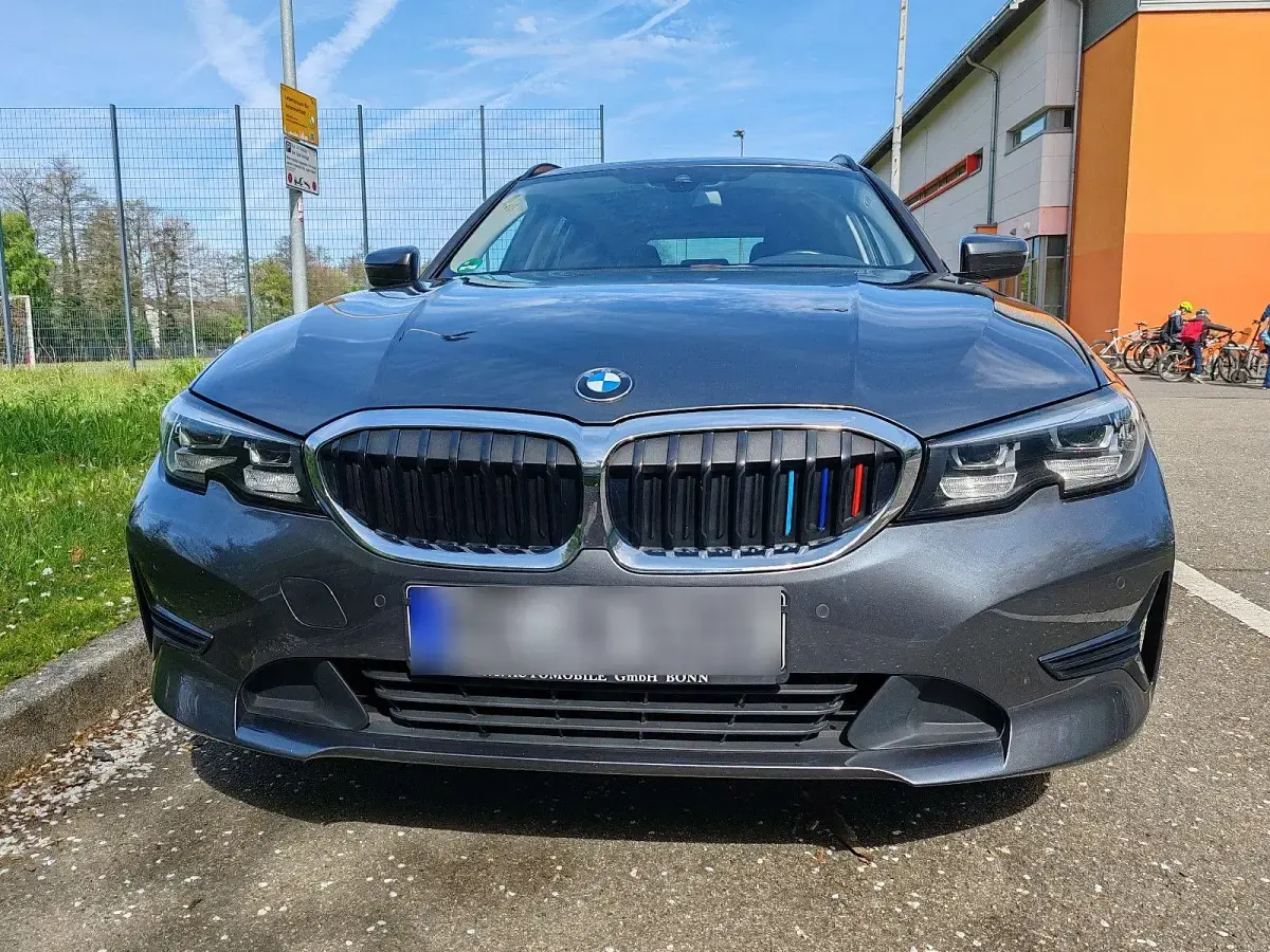 Gebraucht BMW 318 Advantage 156 PS (114 kW) 2020 Grau Kombi
