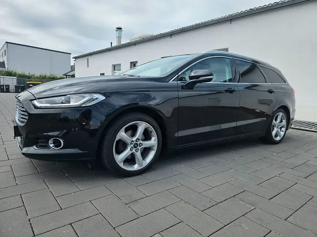 Gebraucht Ford Mondeo Titanium 179 PS (131 kW) 2018 Schwarz Limousine