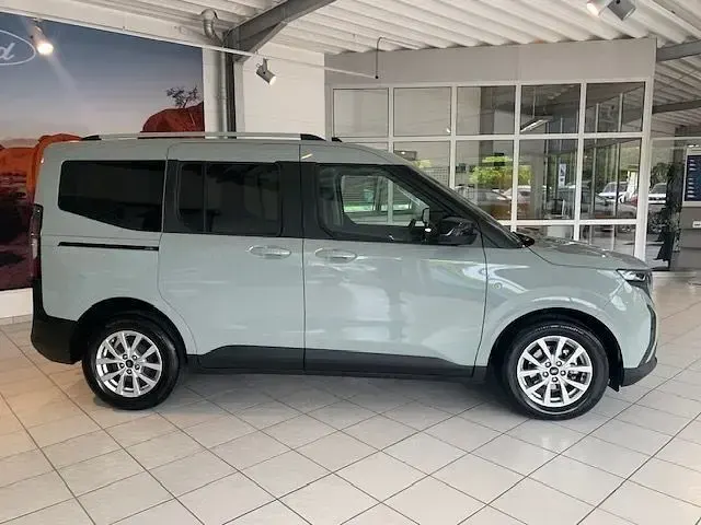 Gebraucht Ford Tourneo Courier Titanium 125 PS (91 kW) 2025 Grau Van / Kleinbus