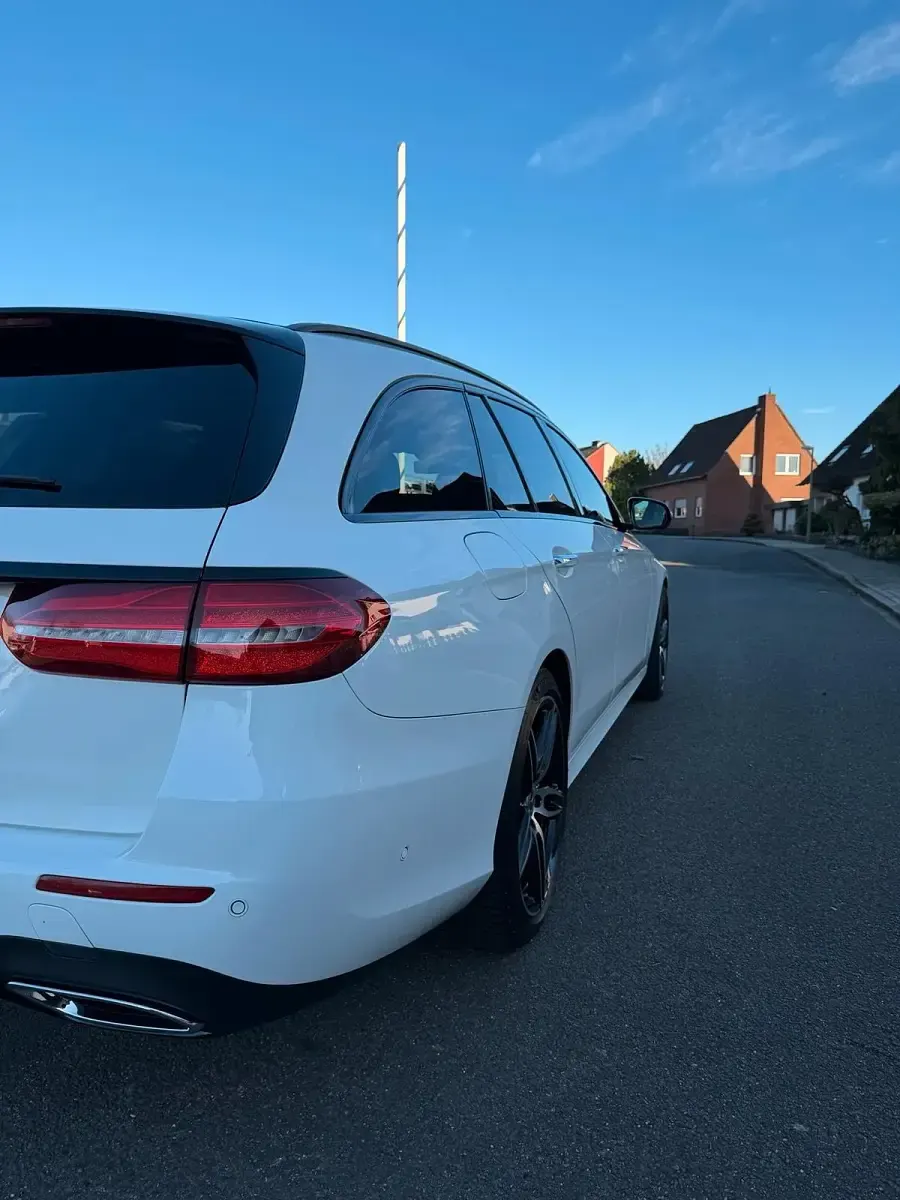 Gebraucht Mercedes E350 AMG 258 PS (189 kW) 2017 Weiß Kombi