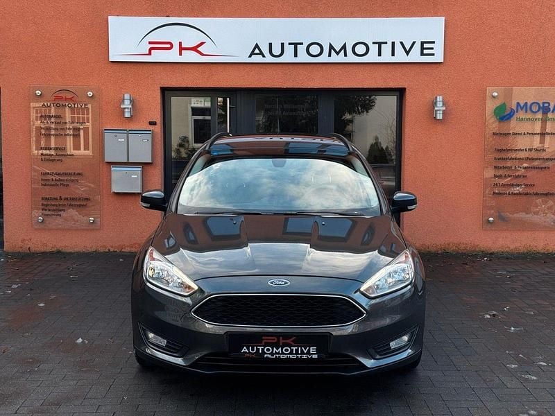 Gebraucht Ford Focus Business Edition 125 PS (91 kW) 2015 Grau Kombi