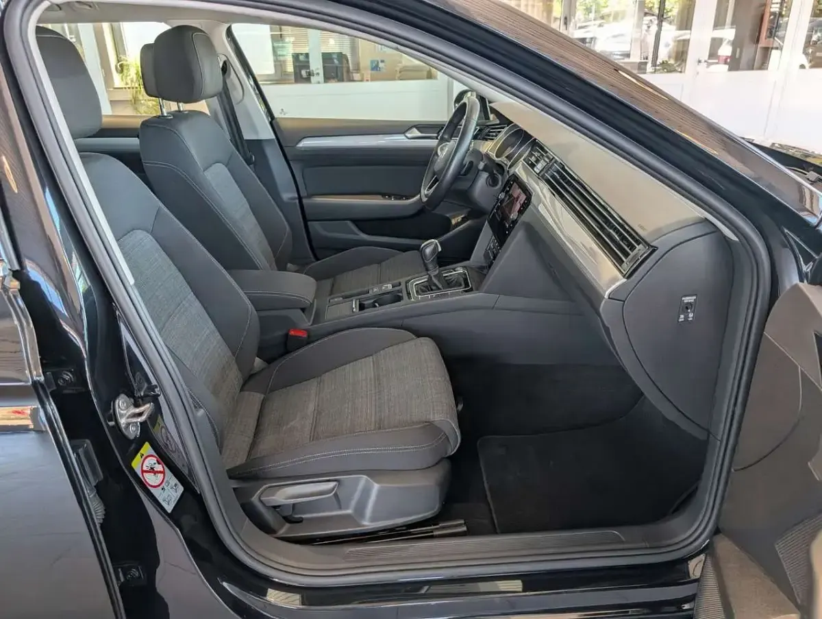 Gebraucht VW Passat Business 150 PS (110 kW) 2022 Schwarz Limousine