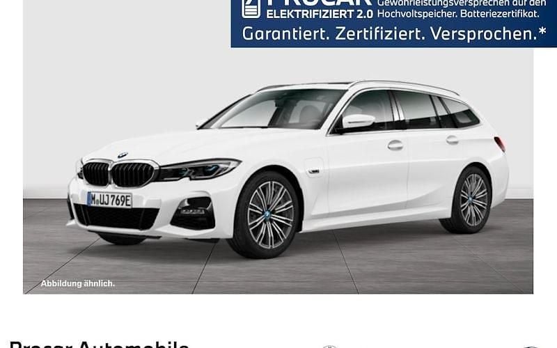 Weiß Gebraucht 2022 BMW 330e M Sport Kombi | 33.600 € (Fairer Preis) - Bild 1/4
