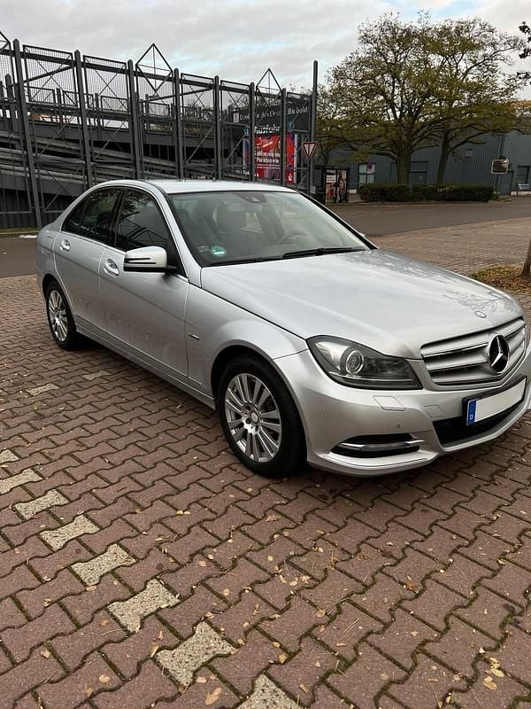 Grau Gebraucht 2011 Mercedes C220 Limousine | 10.500 € (Teuer) - Bild 1/4