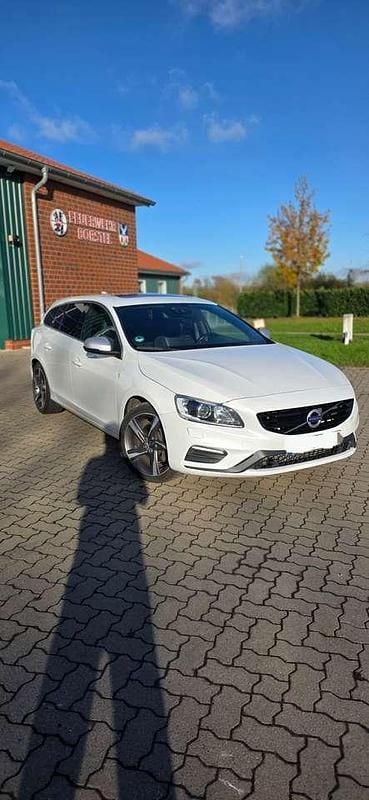 Gebraucht Volvo V60 R-Design Momentum 224 PS (164 kW) 2015 Weiß Kombi
