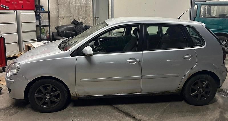 Gebraucht VW Polo 75 PS (55 kW) 2005 Silber Kleinwagen