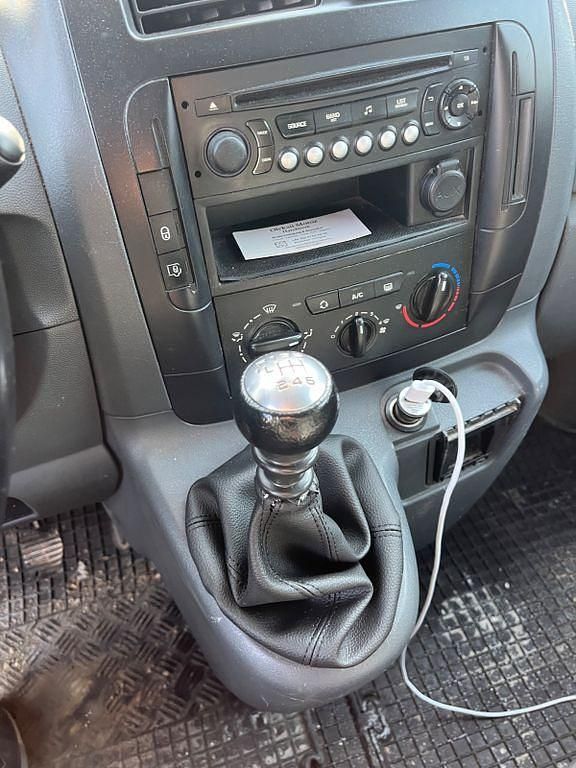 Gebraucht Peugeot Expert 128 PS (94 kW) 2013 Grau Van