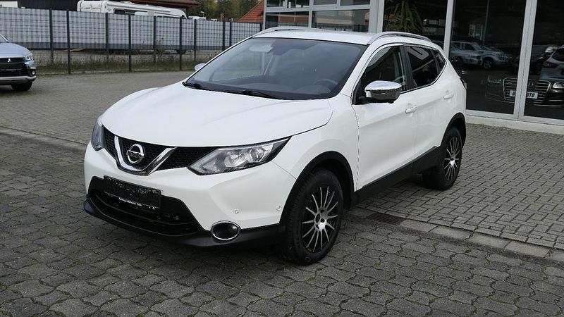 Weiß Gebraucht 2014 Nissan Qashqai 360º SUV | 12.990 € (Fairer Preis) - Bild 1/4