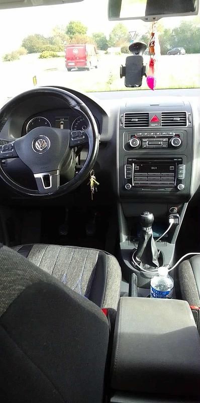 Grau Gebraucht 2011 VW Touran Van / Kleinbus | 6.000 € (Fairer Preis) - Bild 1/4