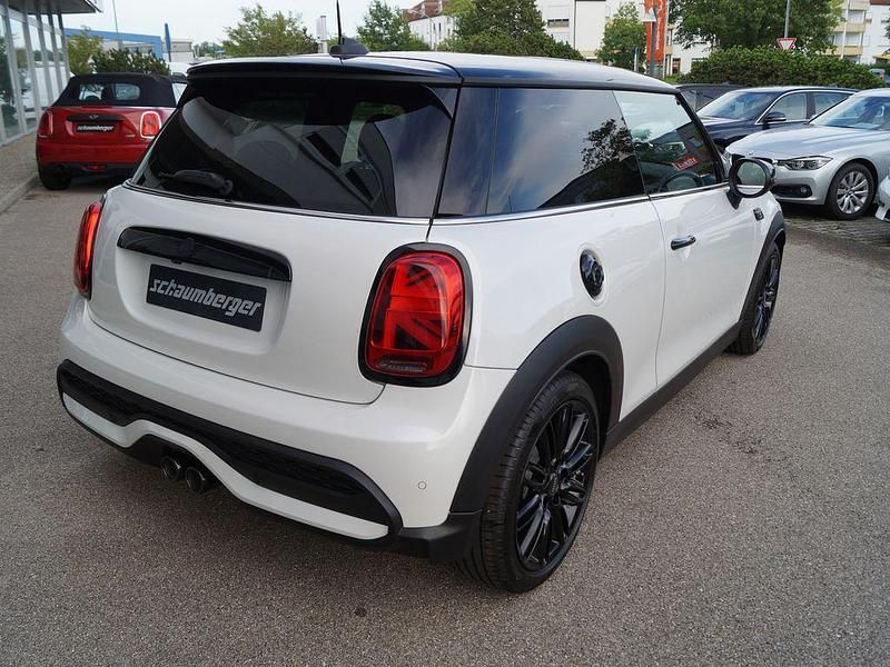 Gebraucht Mini Cooper S Classic 178 PS (130 kW) 2024 Nanuq white Kleinwagen