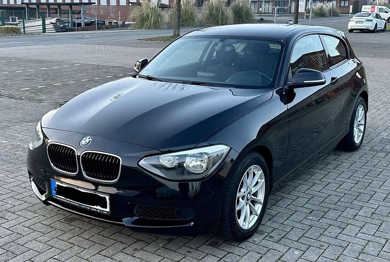 Gebraucht BMW 114 102 PS (75 kW) 2014 Schwarz Kleinwagen