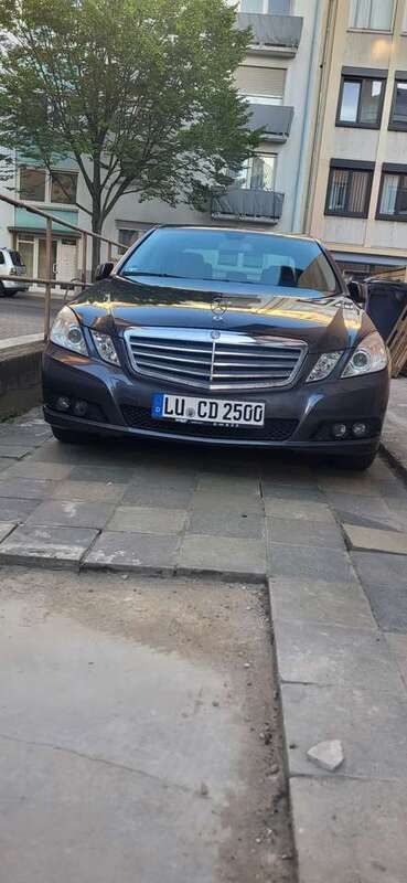 Grau Gebraucht 2011 Mercedes E200 Limousine | 9.300 € (Guter Preis) - Bild 1/4