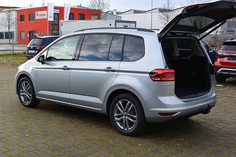 Silber Neu 2025 VW Touran Edition Van / Kleinbus | 34.999 € - Bild 1/4