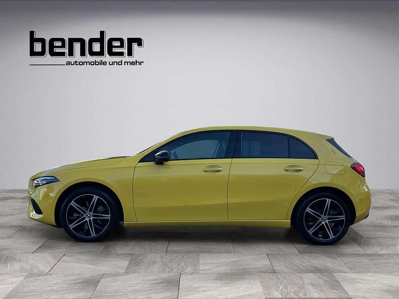 Gebraucht Mercedes A250 Night 163 PS (119 kW) 2024 Sonnengelb Kleinwagen