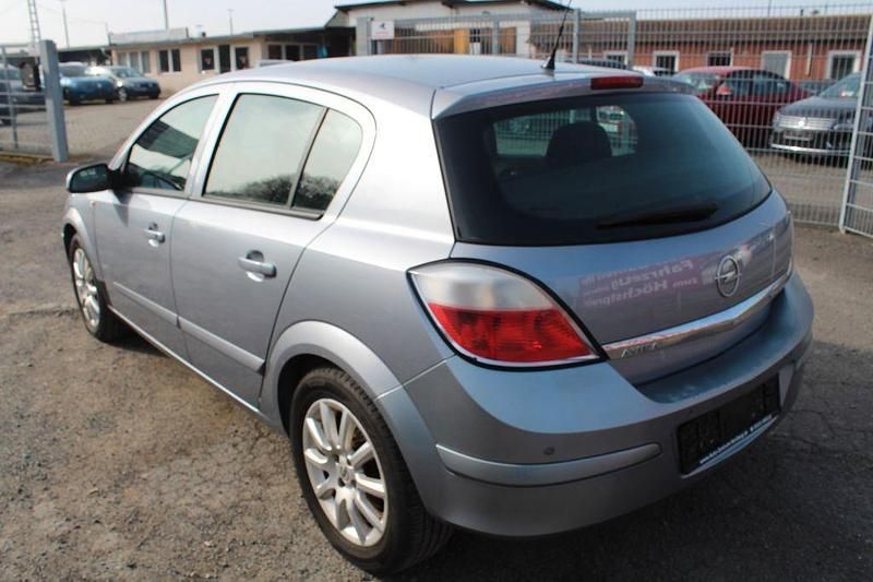 Gebraucht Opel Astra Edition 105 PS (77 kW) 2005 Silber Limousine