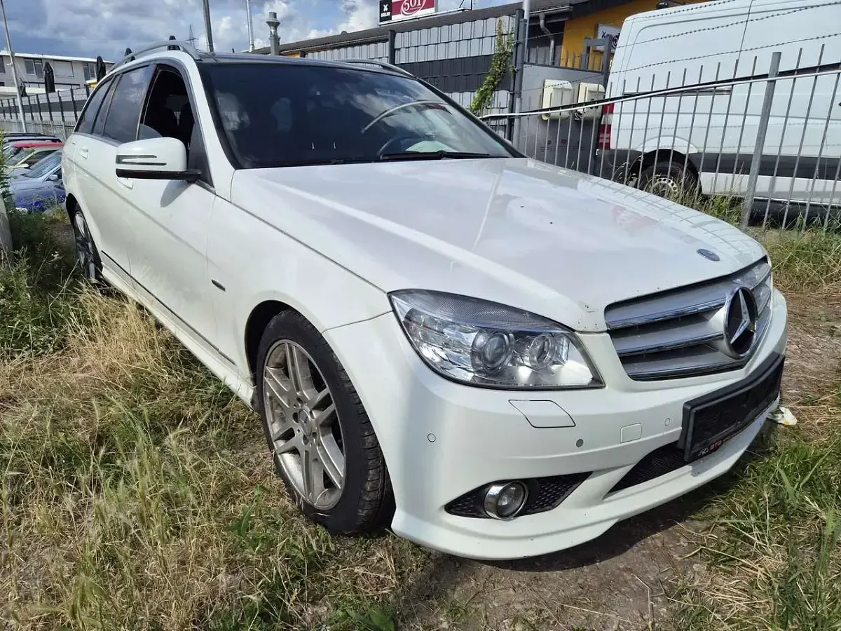 Gebraucht Mercedes C280 AMG 231 PS (169 kW) 2008 Calcitweiss  unilack Kombi