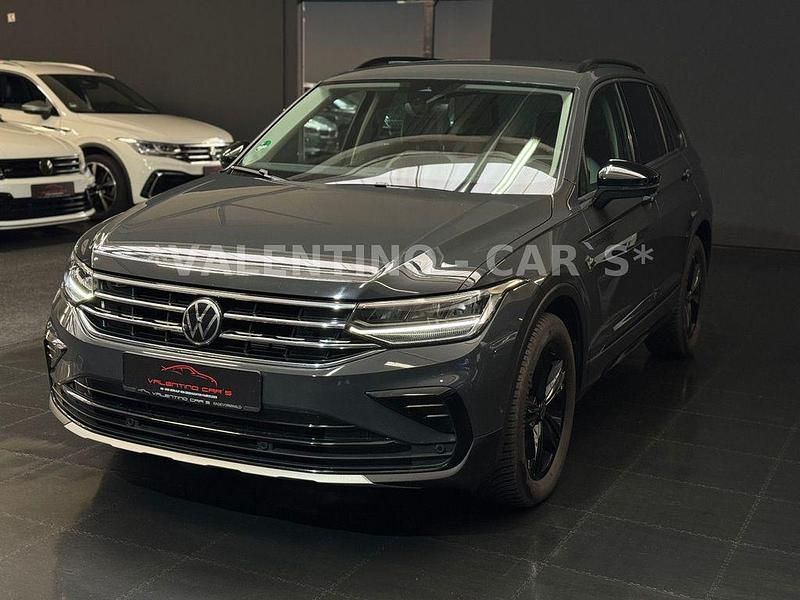 Gebraucht VW Tiguan Sport 150 PS (110 kW) 2023 Grau SUV